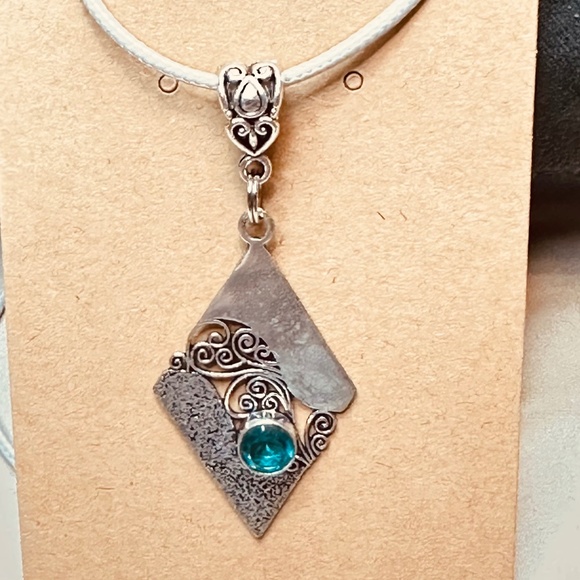 925 Sterling Silver Plated Round Blue Topaz on Kite Setting w/Curly Cues - Picture 1 of 11